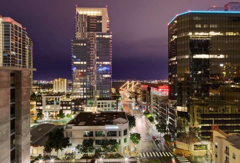 هتل Best Western Plus Bayside Inn