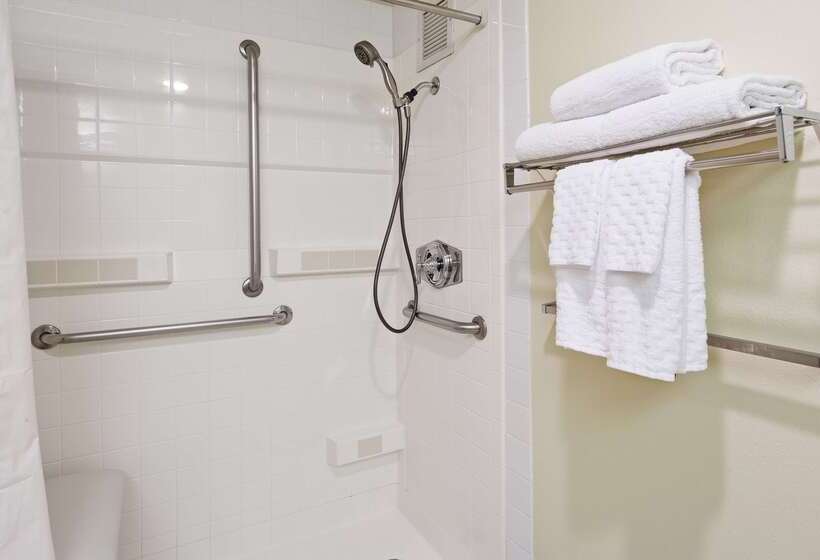 هتل Best Western Plus Bayside Inn