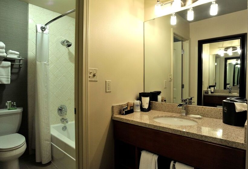 هتل Best Western Plus Clocktower Inn