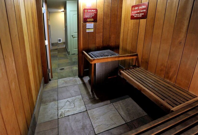 هتل Best Western Plus Clocktower Inn