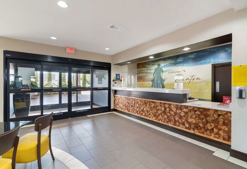 בית מלון כפרי Best Western Plus Denton Inn & Suites