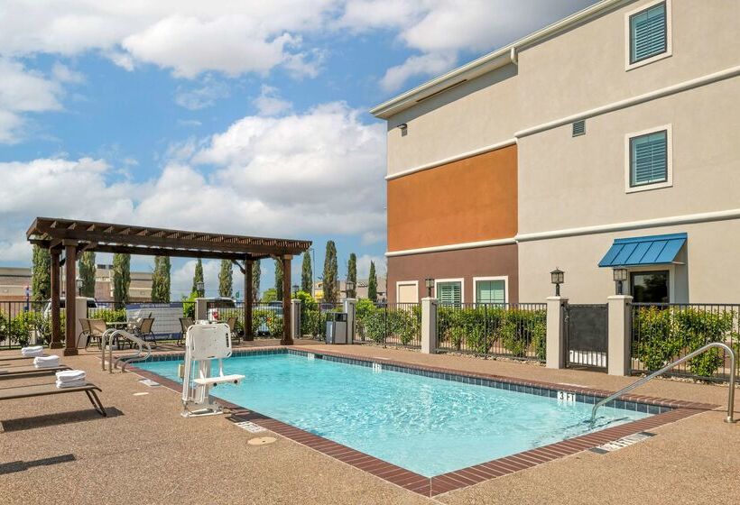 בית מלון כפרי Best Western Plus Denton Inn & Suites