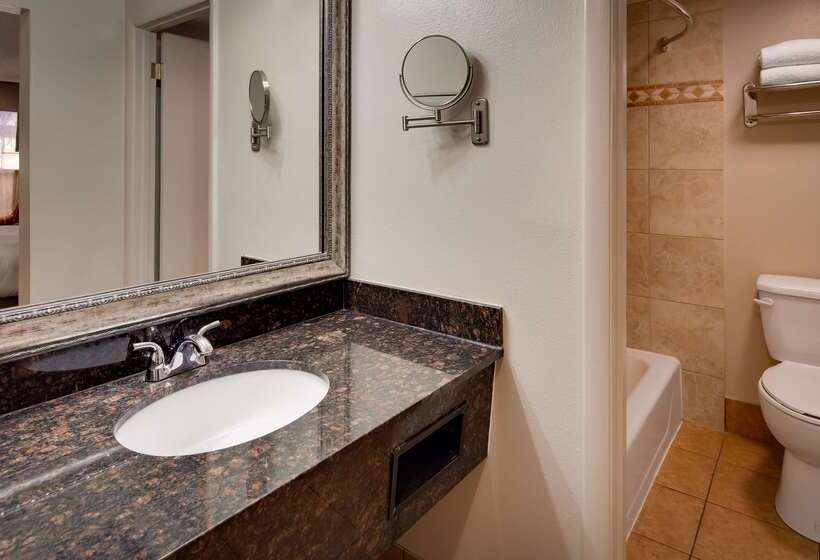 هتل Best Western Plus Greenwell Inn