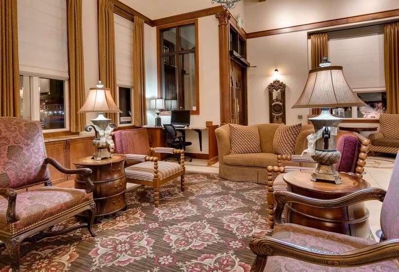 هتل Best Western Plus Greenwell Inn