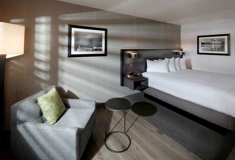 בית מלון כפרי Best Western Plus Hilltop Inn