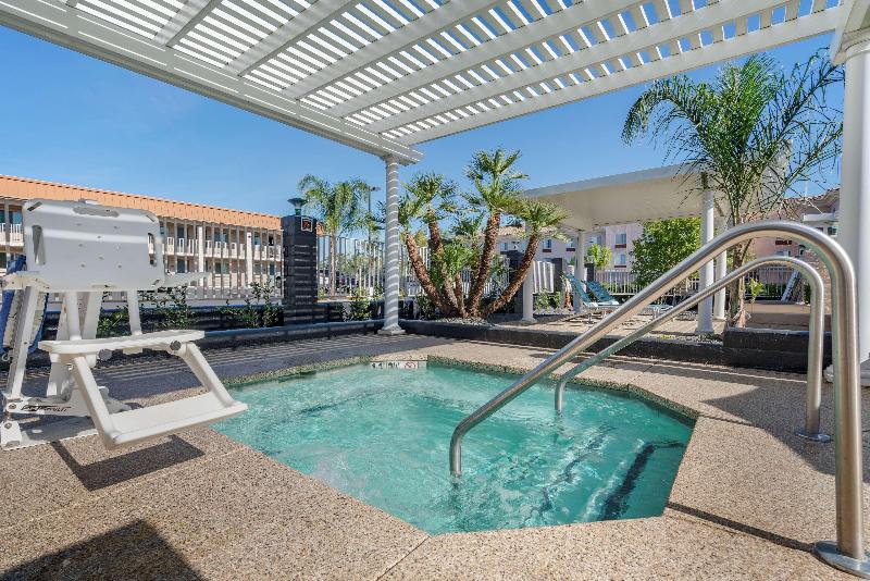 בית מלון כפרי Best Western Plus Hilltop Inn