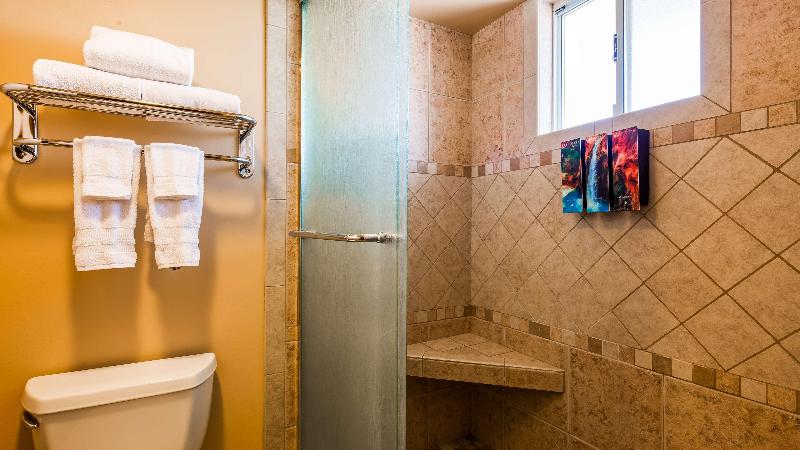 هتل Best Western Plus Kings Inn And Suites