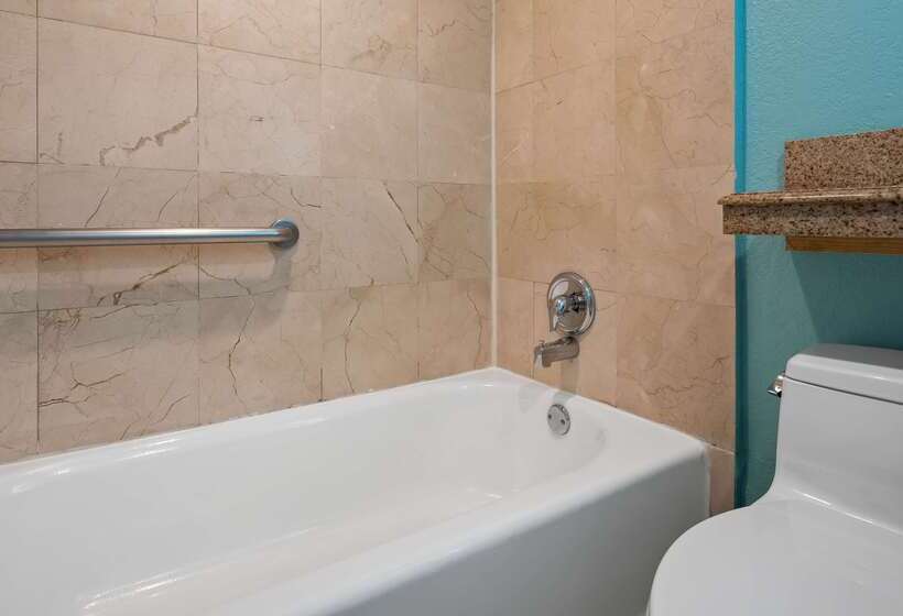 هتل Best Western Plus Oceanside Inn