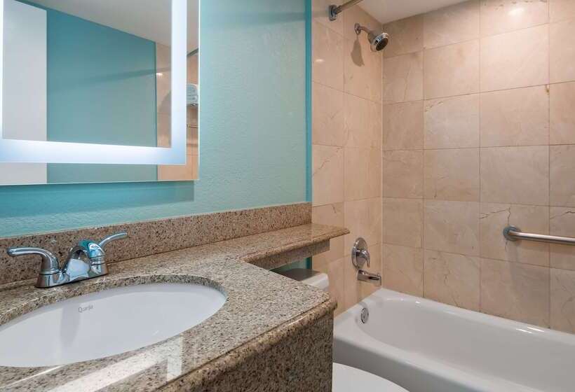هتل Best Western Plus Oceanside Inn
