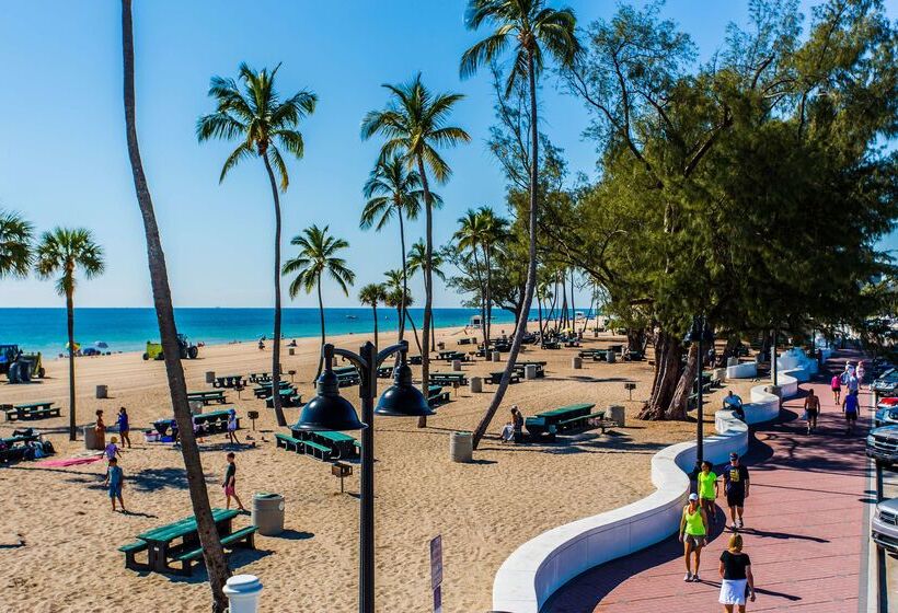 هتل Best Western Plus Oceanside Inn