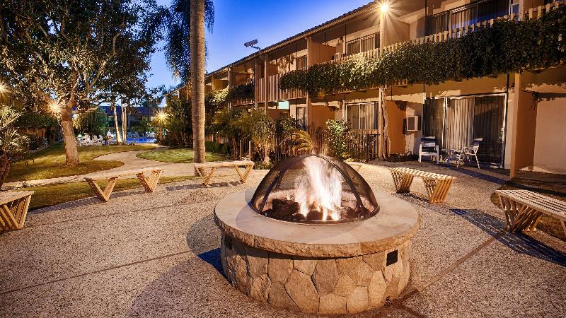 בית מלון כפרי Best Western Plus Pepper Tree Inn