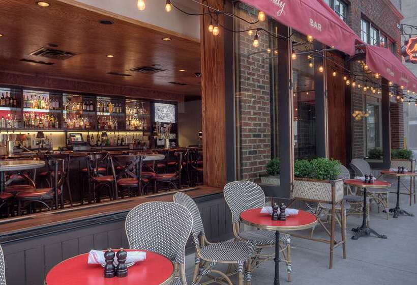 هتل Best Western Plus The Normandy Inn & Suites