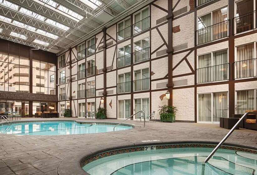 هتل Best Western Plus The Normandy Inn & Suites