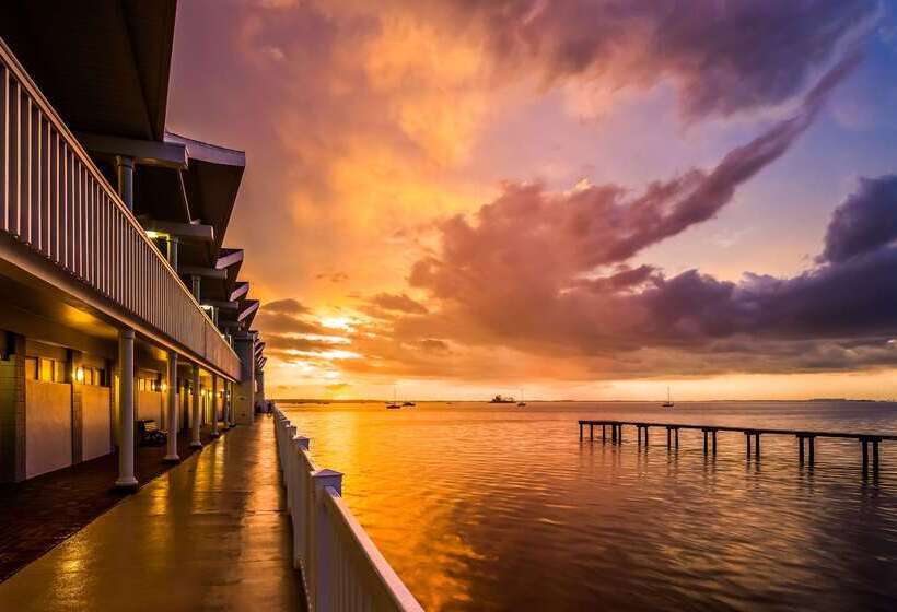 בית מלון כפרי Best Western Plus Yacht Harbor Inn