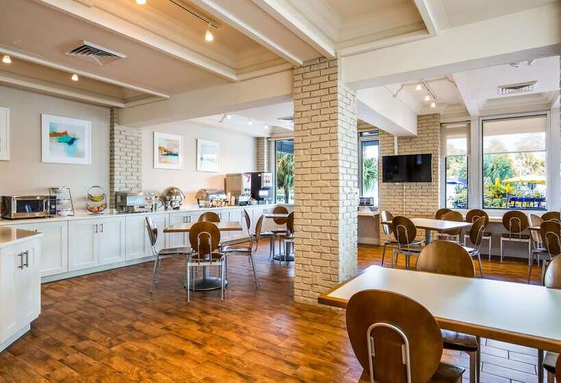 בית מלון כפרי Best Western Plus Yacht Harbor Inn