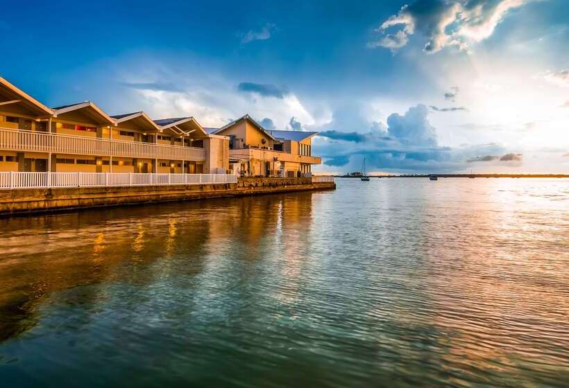 בית מלון כפרי Best Western Plus Yacht Harbor Inn