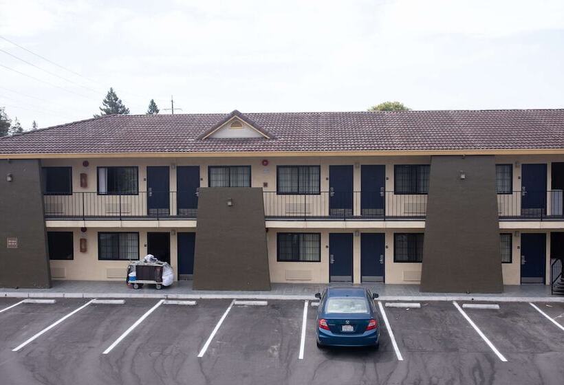 Отель Best Western Sonoma Winegrower's Inn