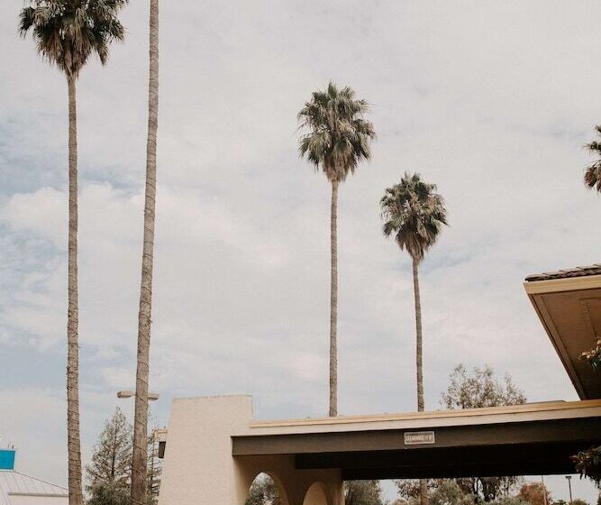 Отель Best Western Sonoma Winegrower's Inn