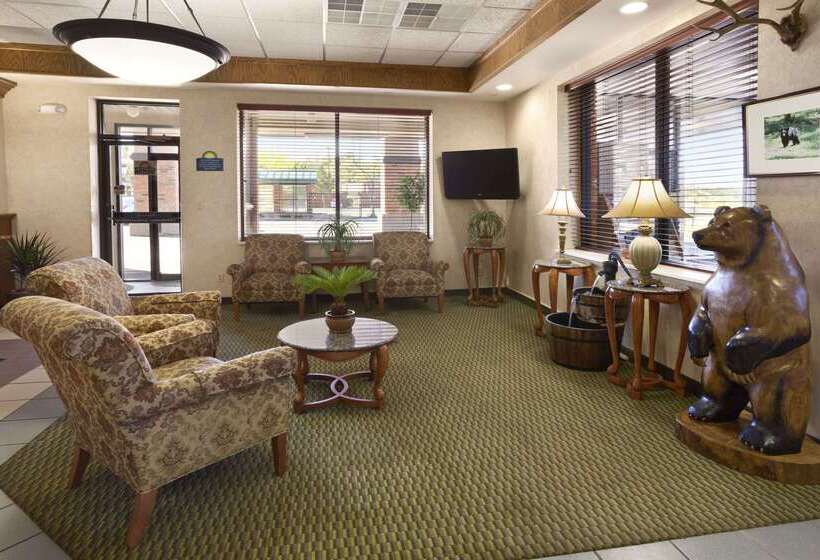 Отель Days Inn & Suites By Wyndham Trinidad