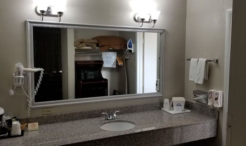 Отель Days Inn & Suites By Wyndham Trinidad
