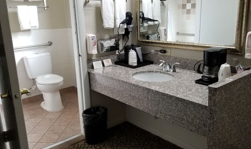 Отель Days Inn & Suites By Wyndham Trinidad