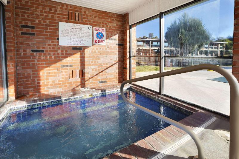Отель Days Inn & Suites By Wyndham Trinidad