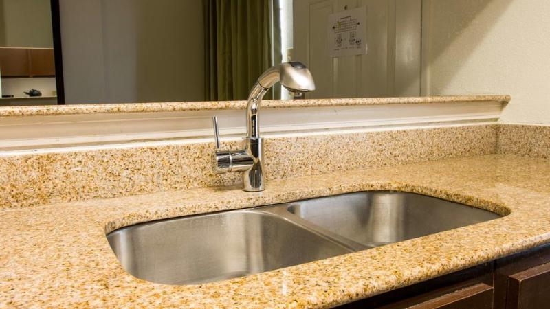 هتل Deluxe Inn San Antonio