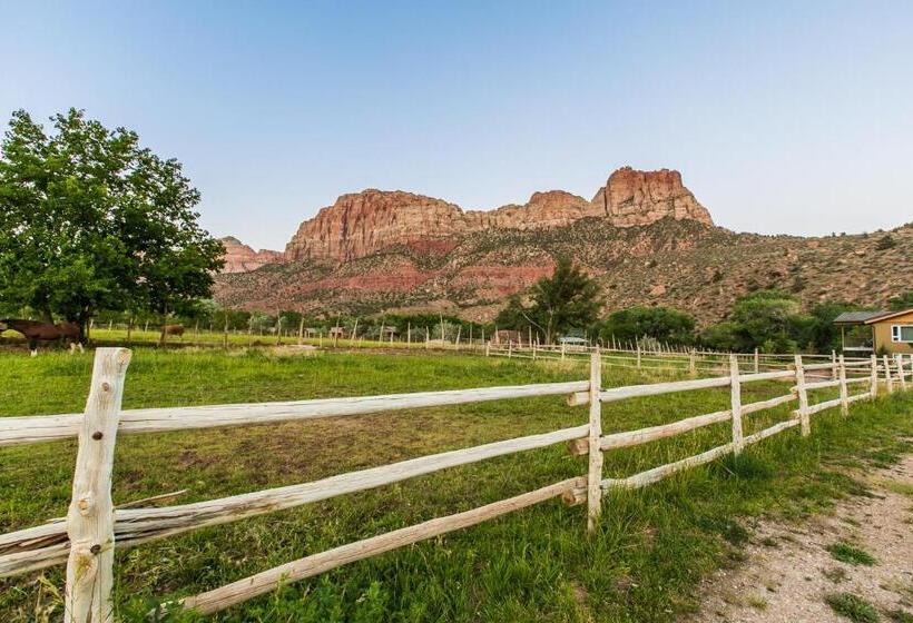 فندق Driftwood Lodge