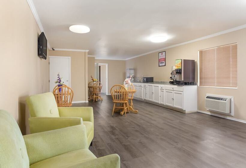 فندق Econo Lodge