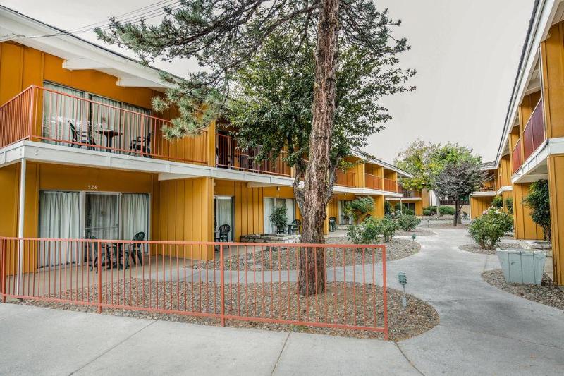 هتل Econo Lodge Near Reno Sparks Convention Center