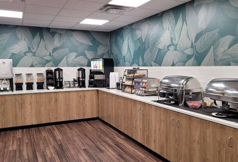 هتل Everspring Inn And Suites