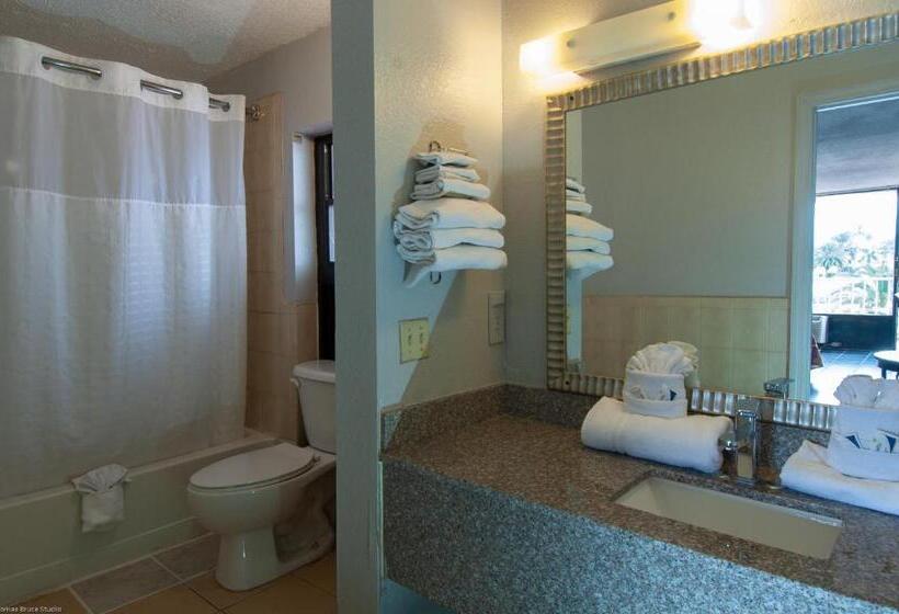 בית מלון כפרי Express Inn & Suites   5 Miles From St Petersburg Clearwater Airport