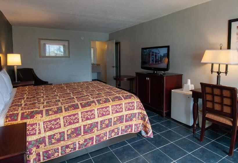 בית מלון כפרי Express Inn & Suites   5 Miles From St Petersburg Clearwater Airport