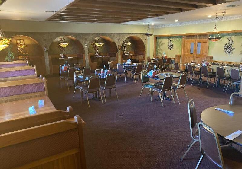 فندق Super 8 By Wyndham Fort Scott