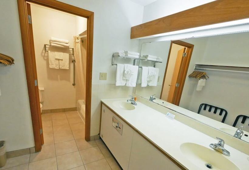 בית מלון כפרי Magnuson Copper Crown