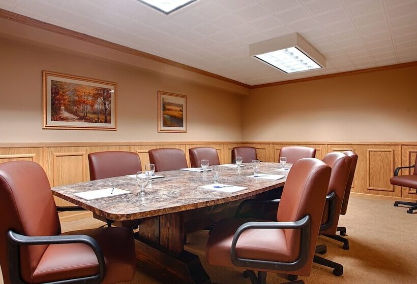 호텔 Magnuson Grand Pioneer Inn And Suites