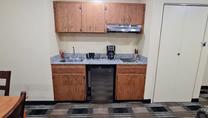호텔 Oakridge Inn & Suites