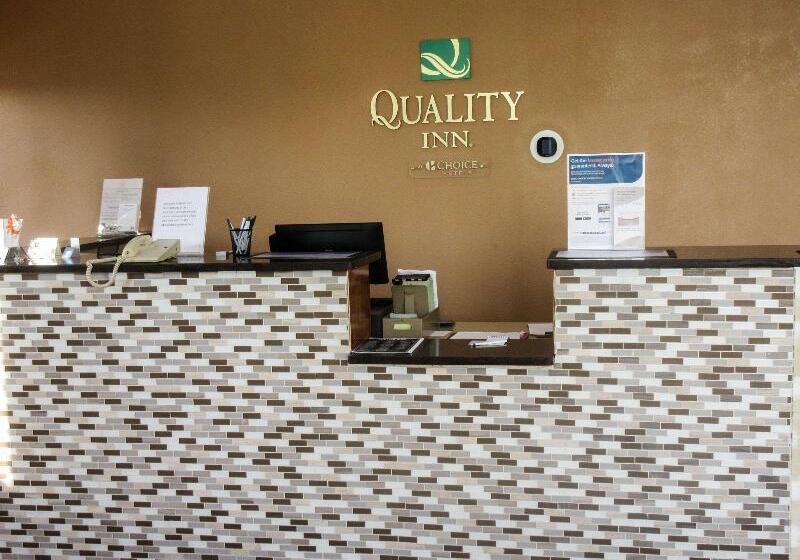 בית מלון כפרי Quality Inn