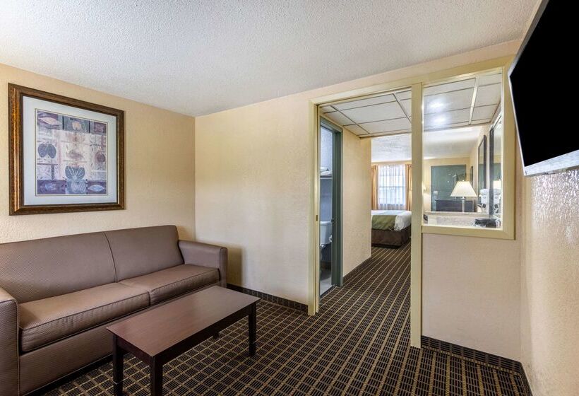 فندق Quality Inn & Suites Big Rapids Near University