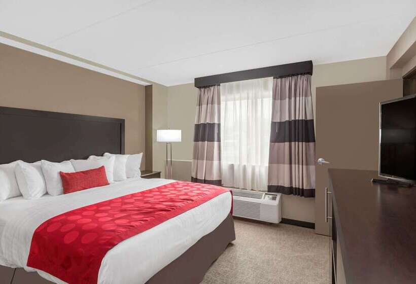 هتل Clarion Inn Des Moines Airport