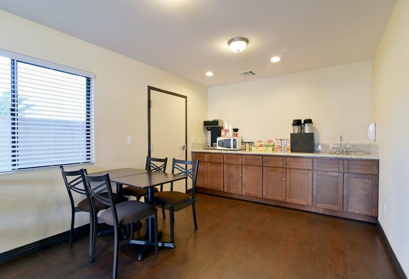 בית מלון כפרי Red Roof Inn Bakersfield