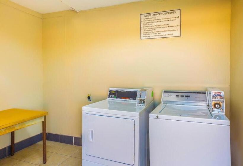 هتل Rodeway Inn & Suites