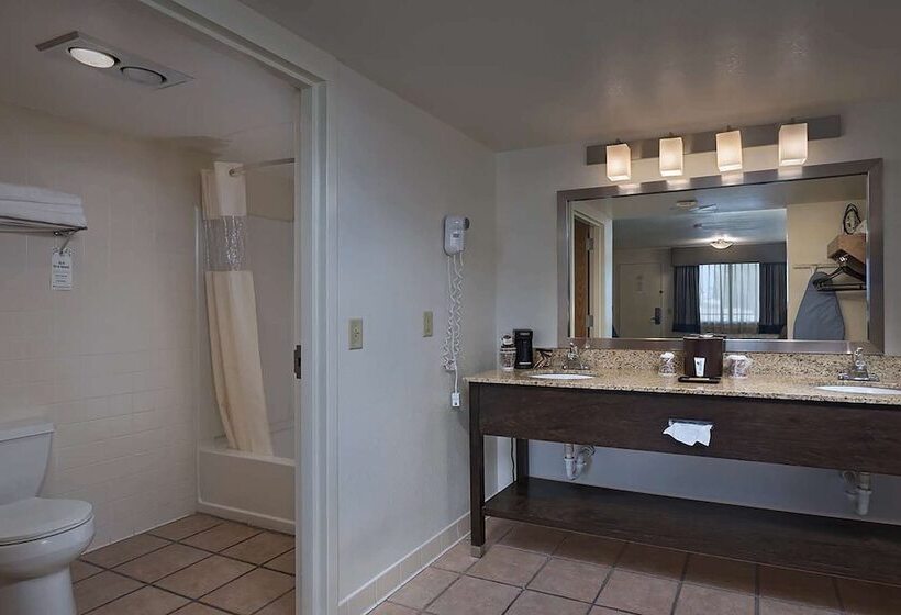 هتل Stevens Inn A Howard Johnson By Wyndham