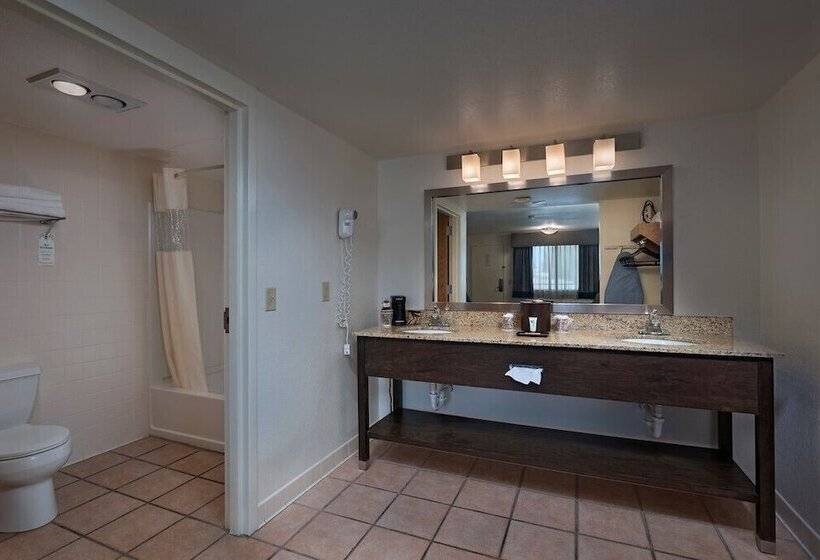 هتل Stevens Inn A Howard Johnson By Wyndham