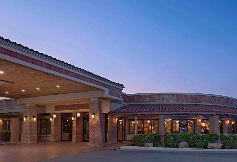 هتل Stevens Inn A Howard Johnson By Wyndham