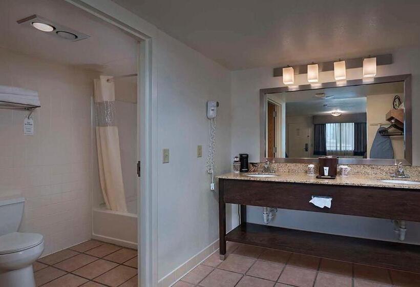 هتل Stevens Inn A Howard Johnson By Wyndham