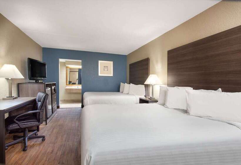 هتل Travelodge By Wyndham Deltona