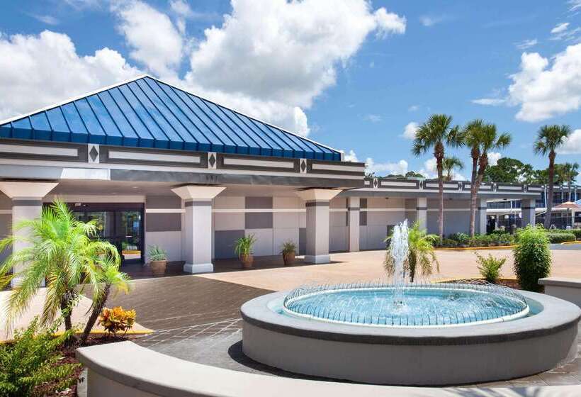 هتل Travelodge By Wyndham Deltona