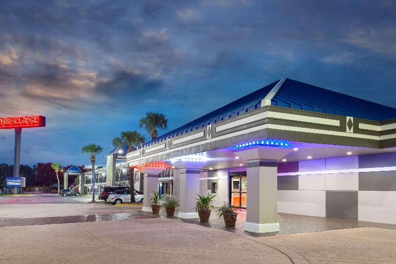 هتل Travelodge By Wyndham Deltona