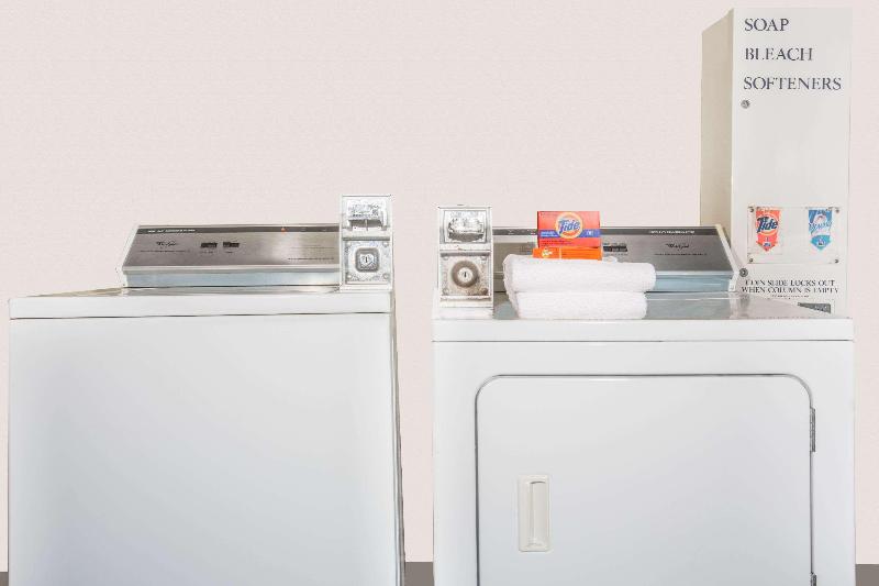 هتل Travelodge By Wyndham Deltona